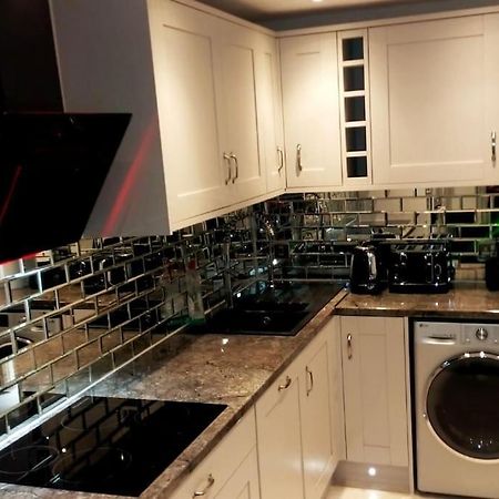 Appartement Impeccable 2-Bed House à Londres Extérieur photo